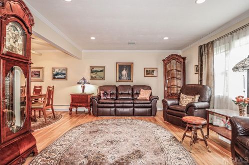19 Herold Pl, Metuchen NJ  08840-2603 exterior
