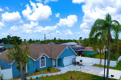 2062 Floresta Dr, Fort Pierce FL  34984-4706 exterior