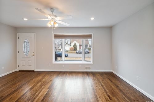94 Sherbrooke Rd, North Lindenhurst, NY 11757-1643