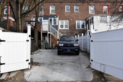 379 Remington St, Bridgeport CT  06610-2212 exterior