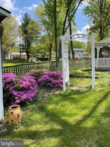 303 Orchard Cir, Hamilton VA  20158-9700 exterior