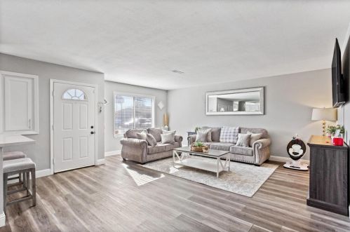 431 Lewis St, Turlock CA  95380-5828 exterior