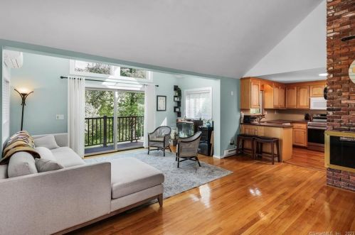 1 Yellow Yellow Cir, Middletown CT  06457-4929 exterior