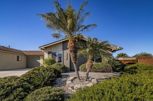 3866 San Pablo Ave, Oceanside CA  92057-7208 exterior