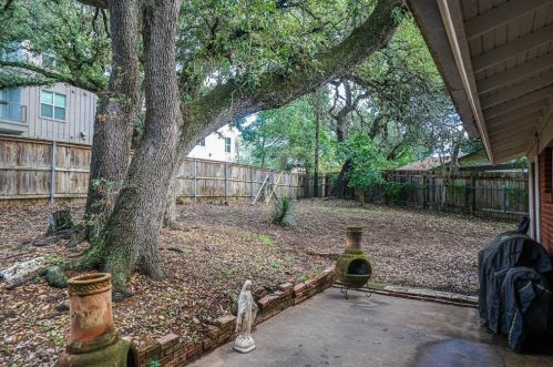 408 Cherry Hl Dr, Austin TX  78704-7091 exterior