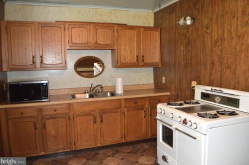 18 Main St, Railroad, PA 17355-9800