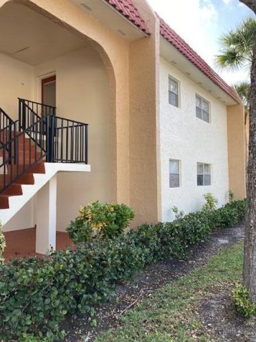 212 Lake Dora Dr, West Palm Beach, FL 33411-2355