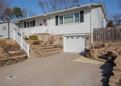 1106 Summit Hills Dr, Panarama Park, IA 52722-2938