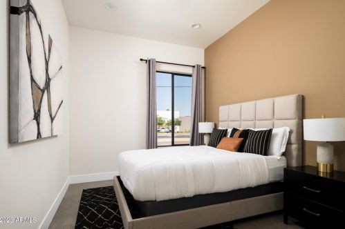 5036 Scottsdale Rd, Scottsdale AZ 85254-5161 exterior