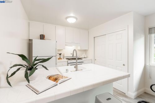 8062 Arroyo Dr, Pleasanton CA  94588-8146 exterior