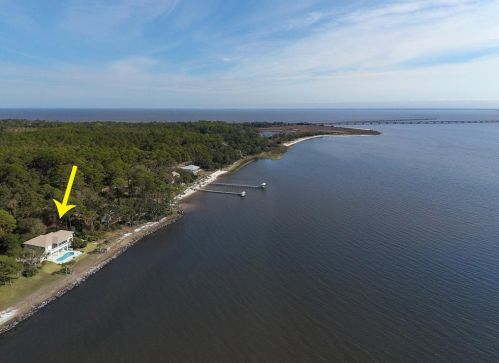 85 Bayshore Dr, Saint George Island, FL 32328-3358