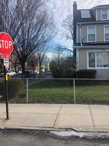 113-01 199th St, Jamaica, NY 11412-2122