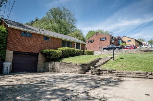 119 Elmwood Dr, Glenshaw, PA 15116-1233