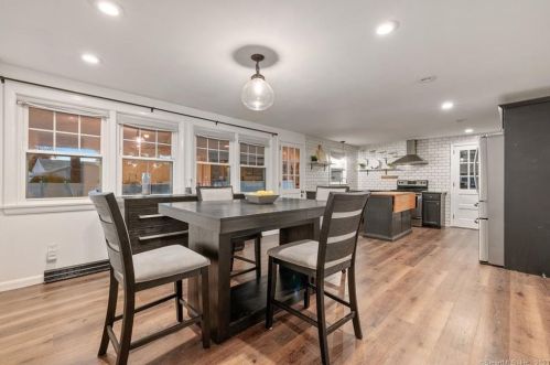 64 Turnbull Rd, Manchester CT  06042-2833 exterior