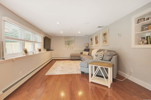 429 Hillside Ave, West Sayville NY  11796-1205 exterior