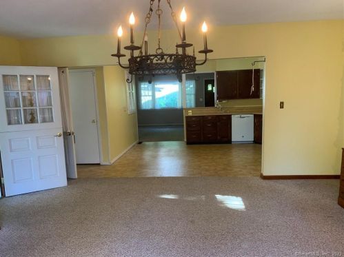 3 Waterhorse Brook Dr, Bethel, CT 06801-2618