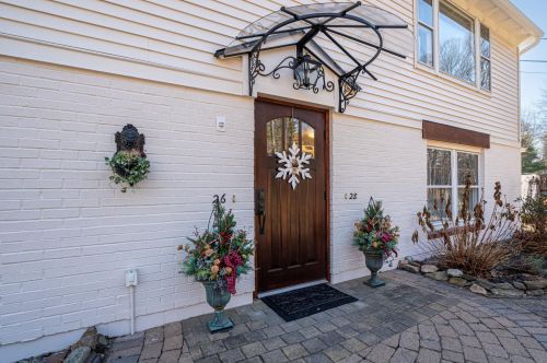 26 South Rd, Londonderry, NH 03053-3800