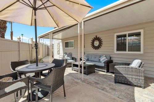 70 Santa Monica St, Palm Springs CA  92264-5257 exterior