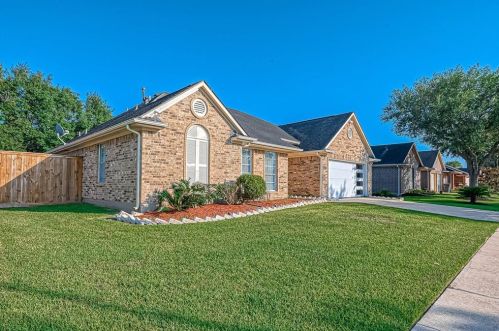2107 Tower Bridge Rd, Pearland, TX 77581-4632