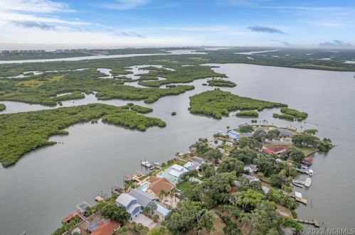 5959 Riverside Dr, Daytona Beach FL 32127-6445 exterior