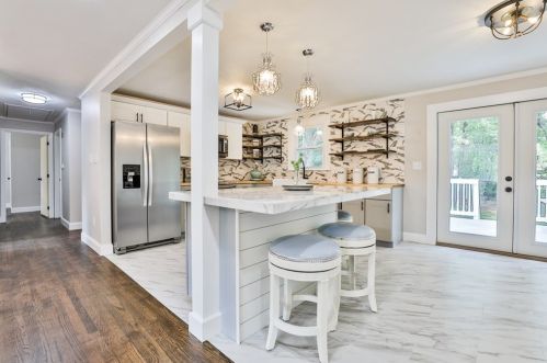 8 Justin Ave, Salem NH  03079-2319 exterior