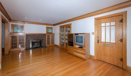 6547 Jefferson Ave, Hammond, IN 46324-1318
