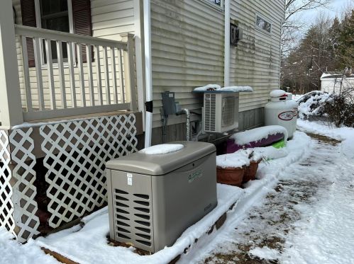 1 Ash St, Northwood NH  03261-3906 exterior