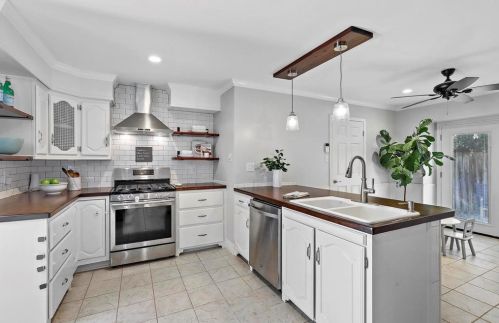 2300 Timberglen Dr, Lewisville TX  75028-1917 exterior