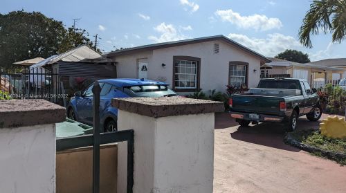 574 21st St, Hialeah, FL 33013-4018