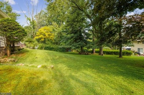 37 Rdg Rd, Dover NJ  07869-1042 exterior