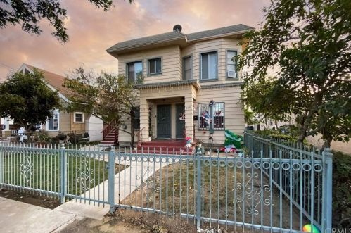 424 9th St, Long Beach, CA 90813-4411