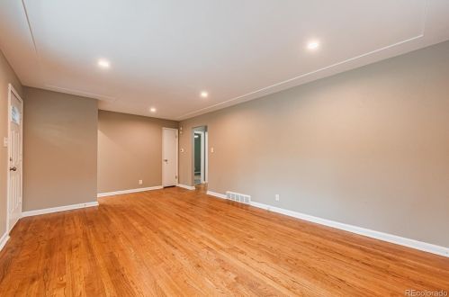 4369 Logan St, Englewood CO  80113-5820 exterior