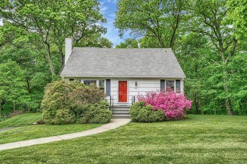 3851 Eleanor Dr, Mohegan Lake, NY 10547-1027
