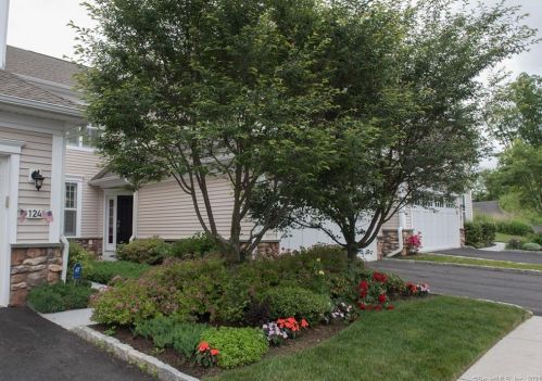 126 Great Hill Dr, Bethel, CT