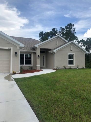 835 Warren St, Lehigh Acres, FL