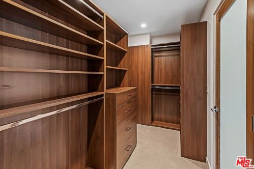 3423 Scadlock Ln, Van Nuys CA  91403-4915 exterior
