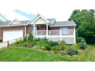 643 High Quarry Rd, Hendersonville, NC 28791-1819