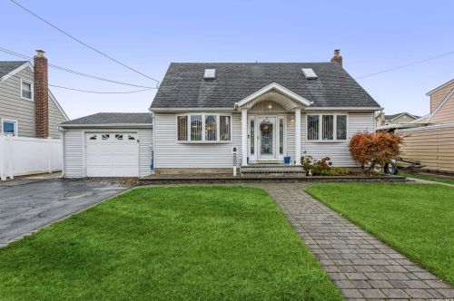 2258 5th St, Hempstead, NY 11554-1912