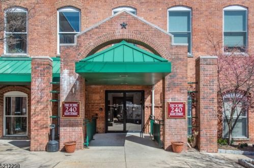 240 Main St, West Paterson NJ  07424-1351 exterior