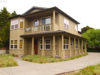 3197 Beach Loop Dr, Bandon OR  97411-8807 exterior