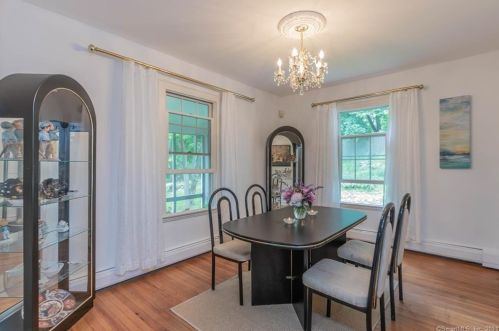 98 Kings Dr, Southport CT  06890-1209 exterior