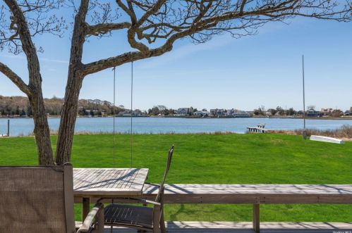 150 Mason Dr, Nassau Point, NY 11935-2307