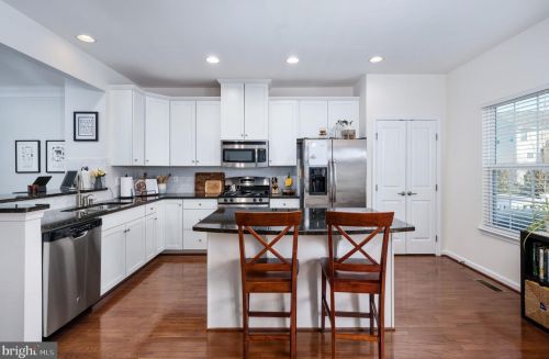 7009 Darbey Knoll Dr, Gainesville VA  20155-3634 exterior