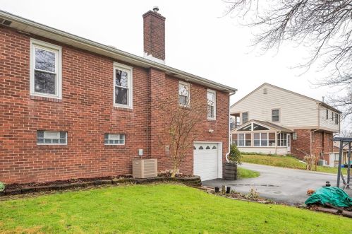 6 Longvue Cir, Ambridge PA  15003-1121 exterior