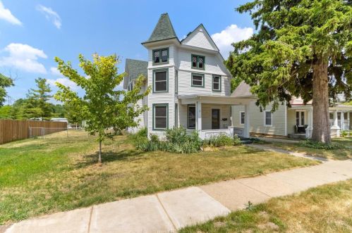 606 Main St, Mount Horeb, WI 53572-2039