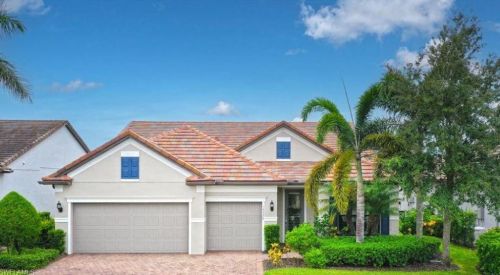 16320 Camden Lakes Cir, Naples, FL 34110-2885