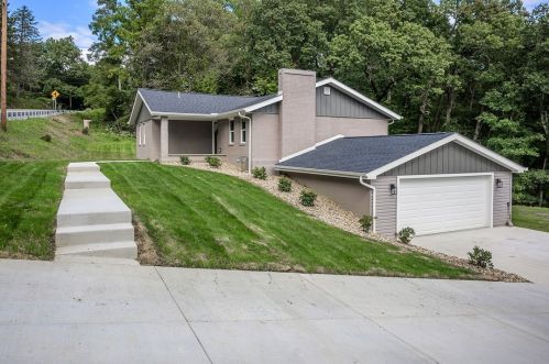 2392 Ridge Road Ext, Ambridge, PA 15003-1042