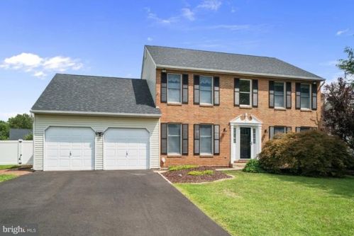15 Sheffield Cir, Souderton, PA 18964-1964