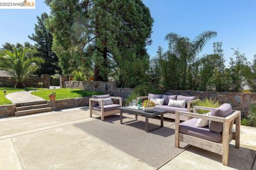 6361 Ascot Dr, Oakland CA 94611-1710 exterior