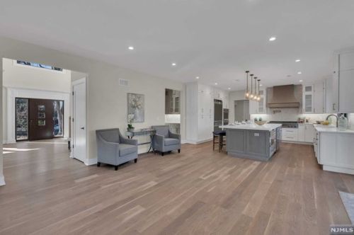 39 Pinehill Dr, Upper Saddle River NJ  07458-1927 exterior